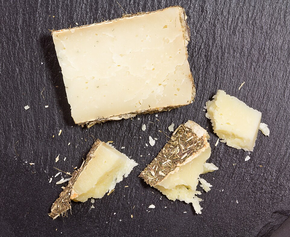Pecorino di grotta (Sheep cheeses)