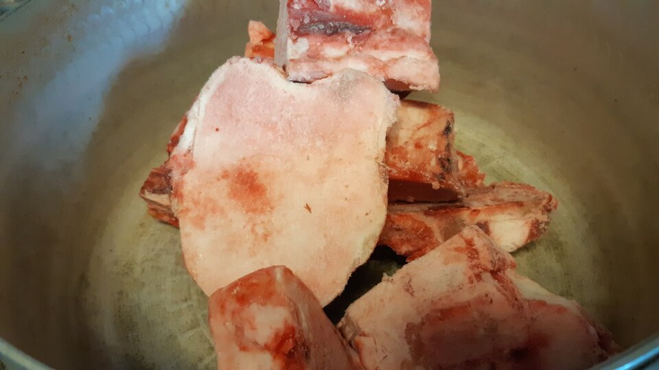 1. Beef bones, cattle bones